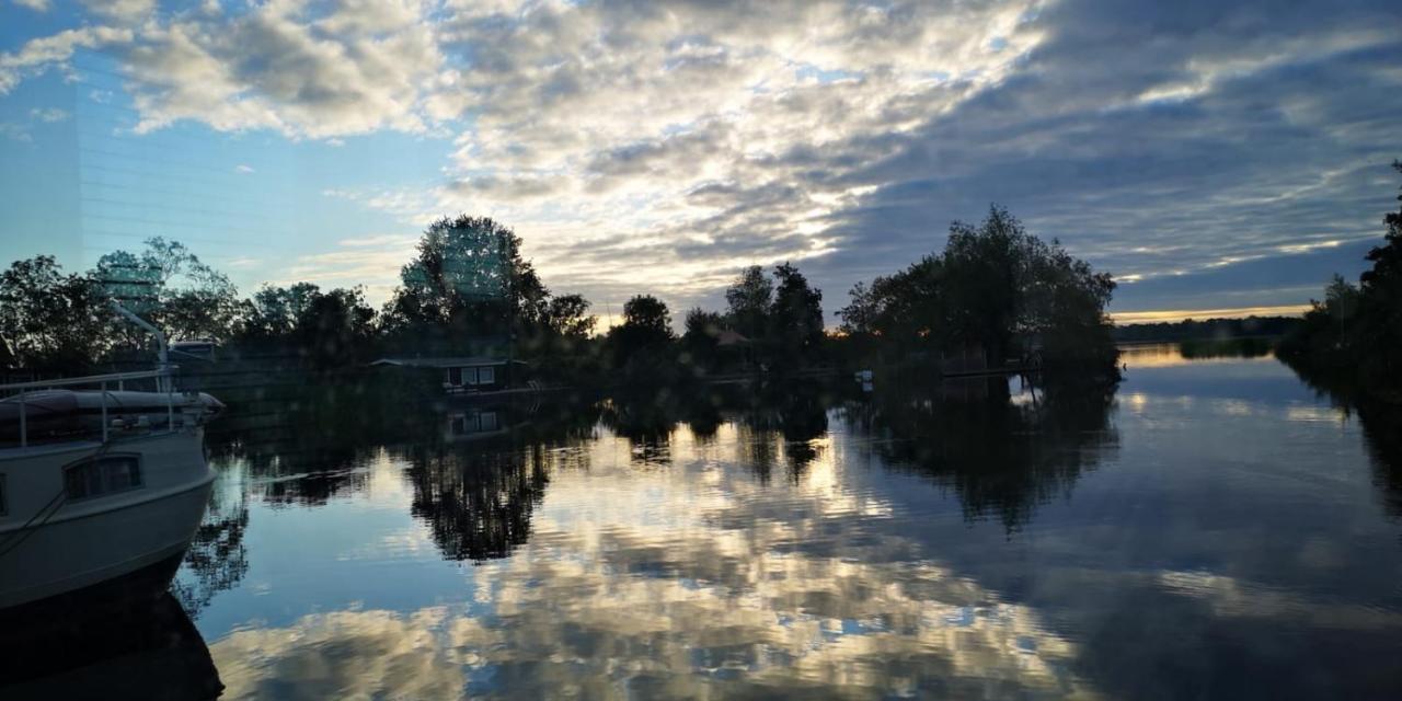 C'Est La Vie Houseboat Hotel Nederhorst den Berg Exterior photo